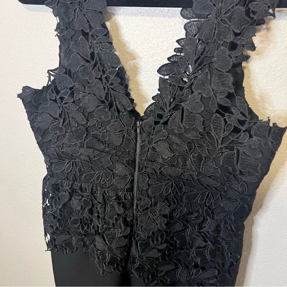 Bardot Black Floral Lace Midi Dress - Picture 5 of 8